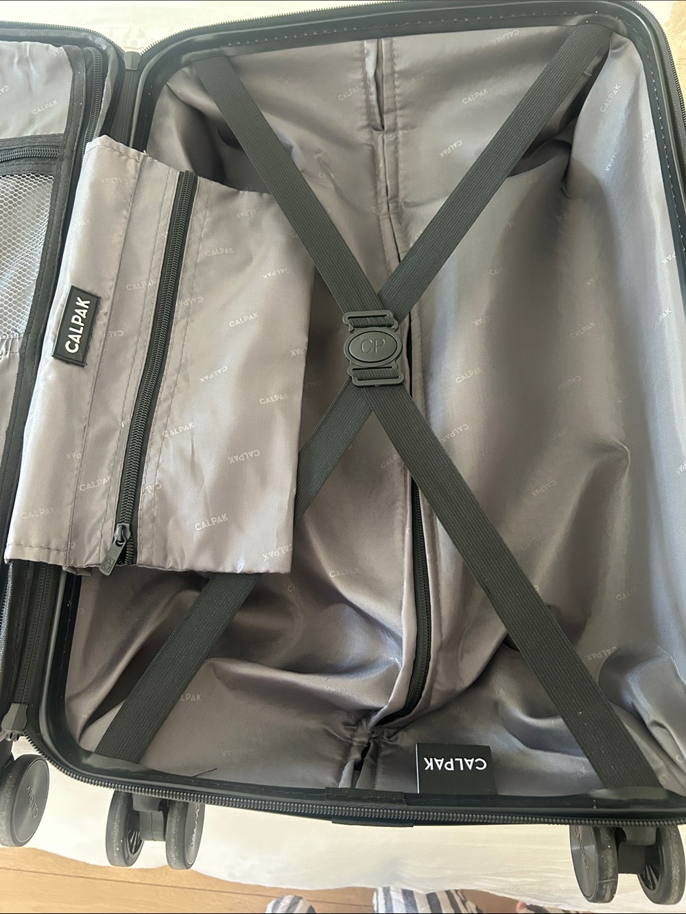 Suitcase - - Picture 5 of 8